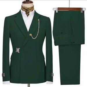 Elegant Dark Green Men’s Double-Breasted Suit with Accessories
